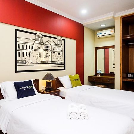 Urbanview Hotel Syariah Wisnugraha By Reddoorz Jogjacarta Exterior foto