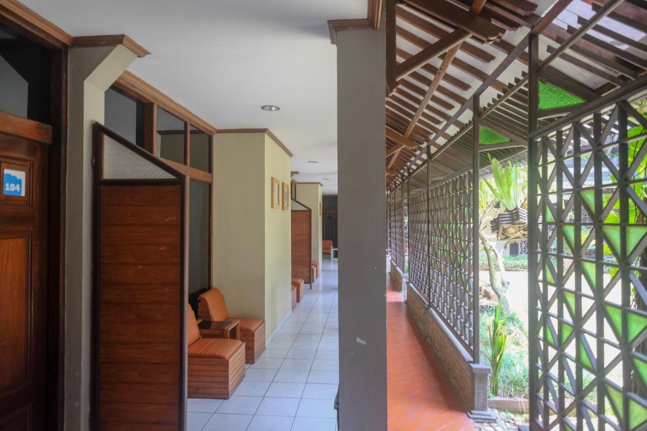Urbanview Hotel Syariah Wisnugraha By Reddoorz Jogjacarta Exterior foto