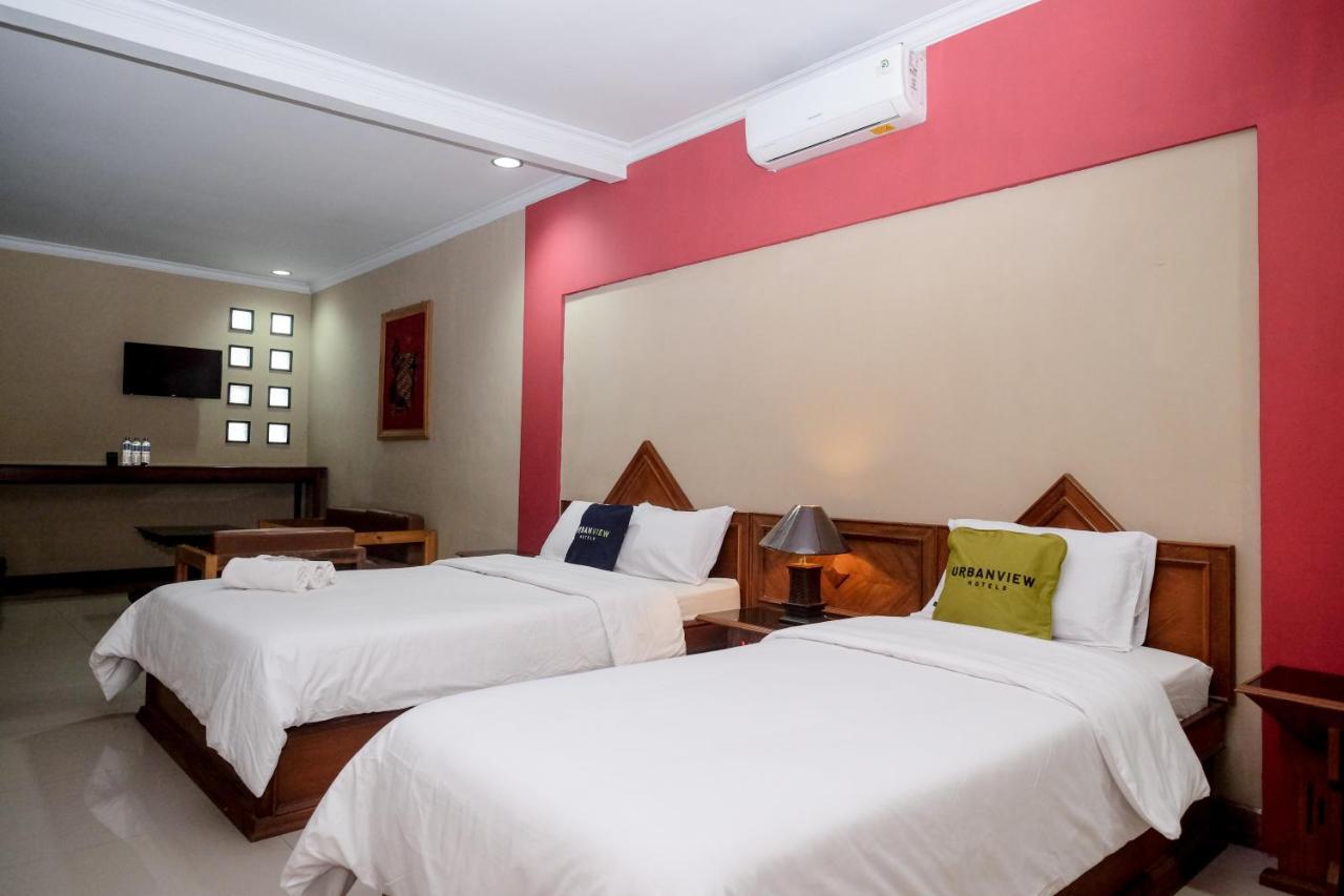 Urbanview Hotel Syariah Wisnugraha By Reddoorz Jogjacarta Exterior foto