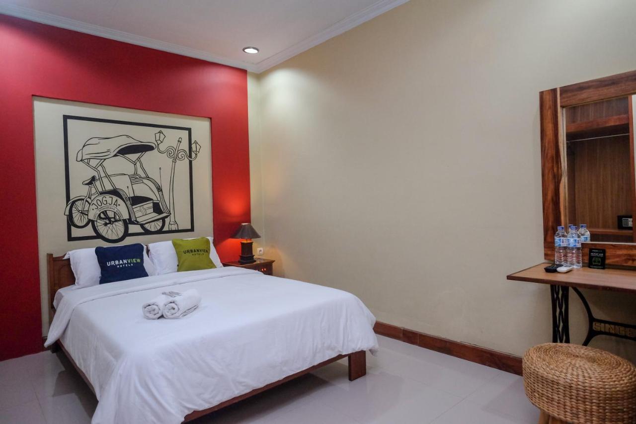 Urbanview Hotel Syariah Wisnugraha By Reddoorz Jogjacarta Exterior foto